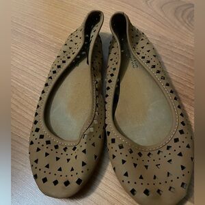 Women’s flats